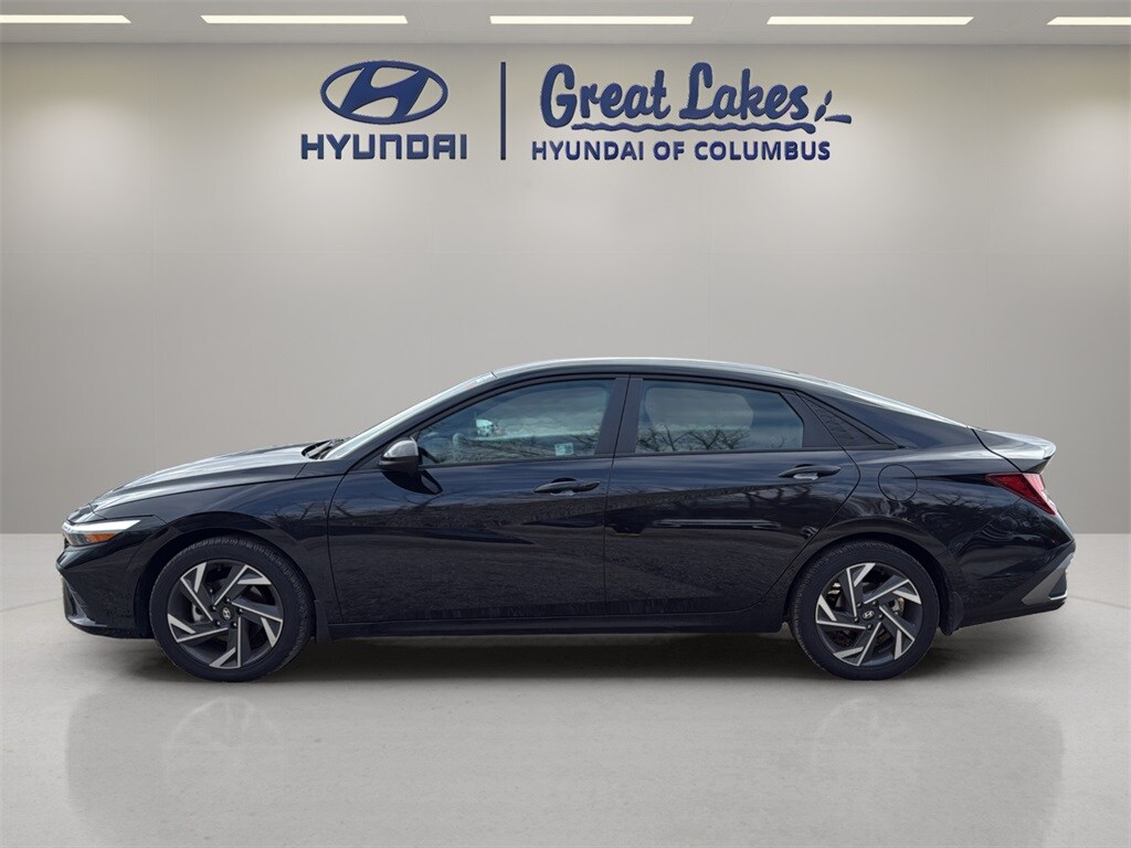 2025 Hyundai Elantra SEL Sport photo 2