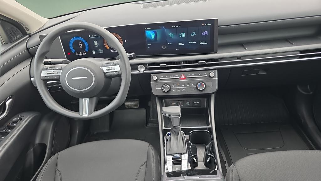 2025 Hyundai Tucson SE - Photo 18