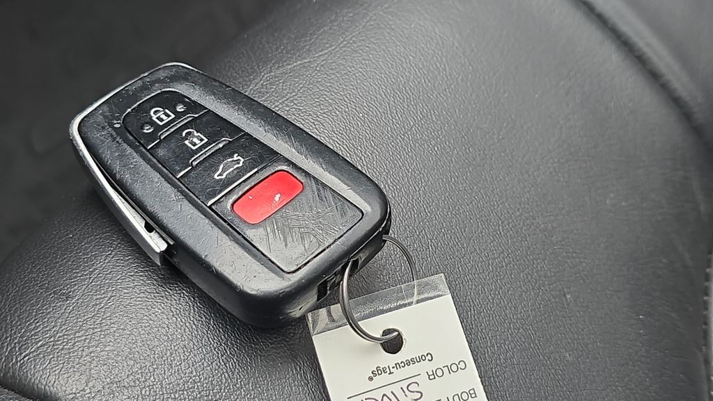 2019 Toyota Camry XSE - Photo 28