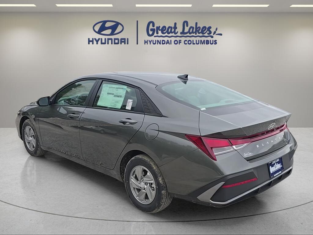New 2026 Hyundai Elantra SE Sedan