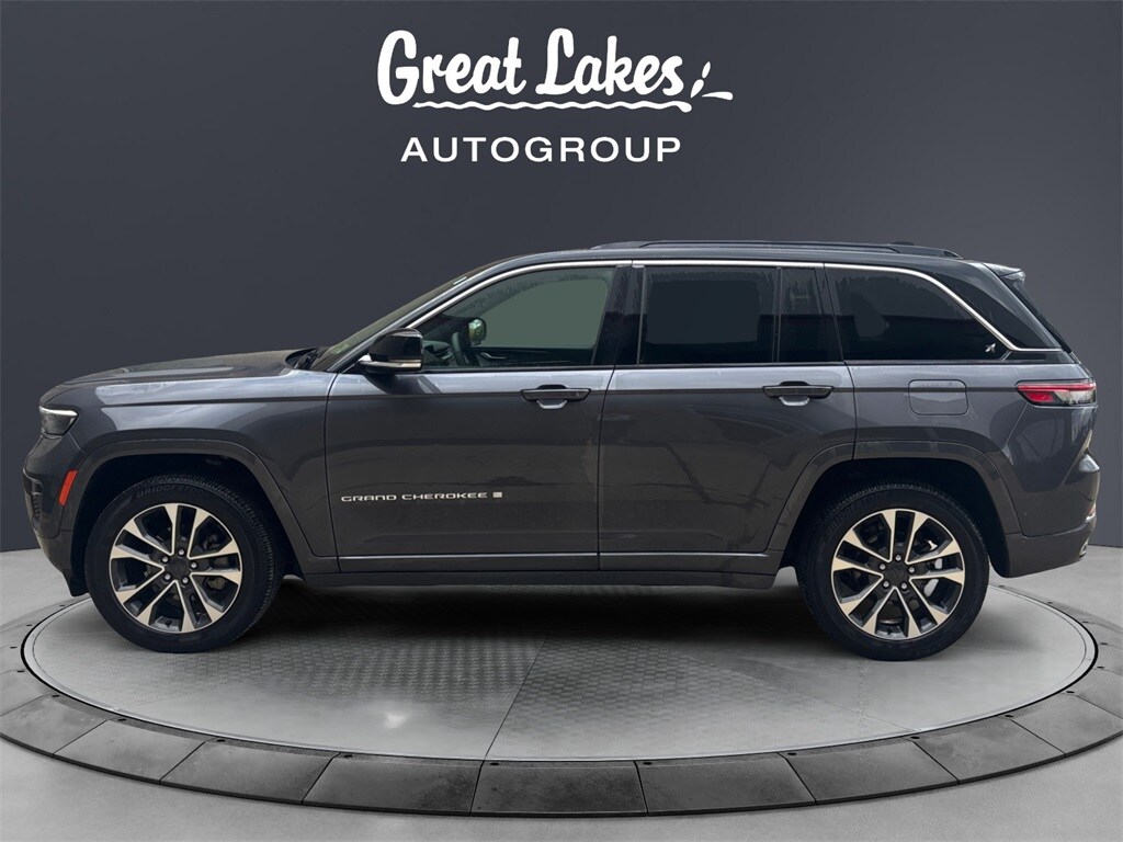 2024 Jeep Grand Cherokee Overland photo 2