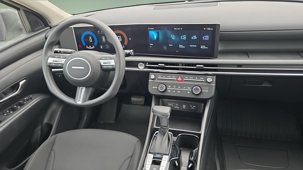 2025 Hyundai Tucson SE - Photo 11