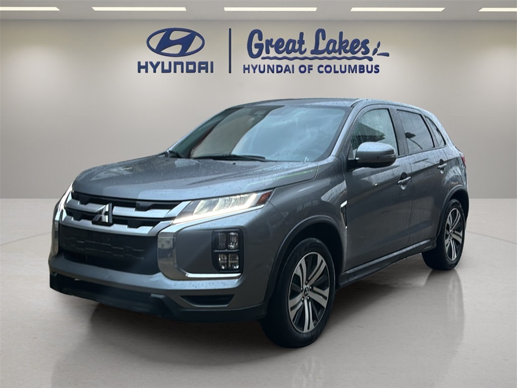 2025 Mitsubishi Outlander Sport SE's photo