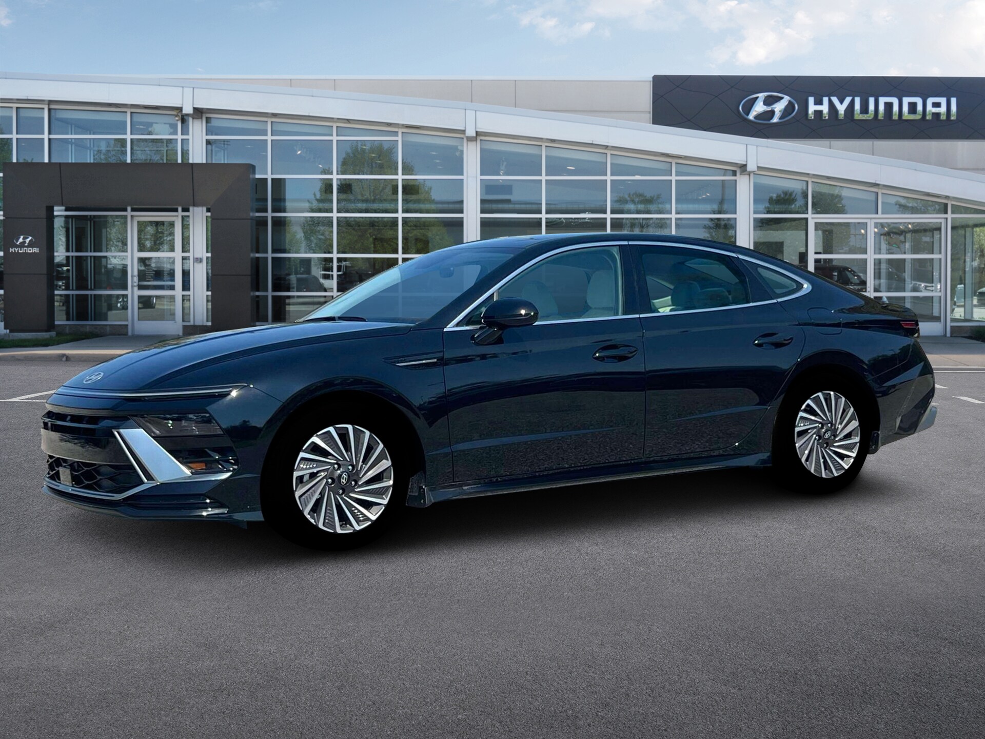 2025 Hyundai Sonata Hybrid SEL photo 2