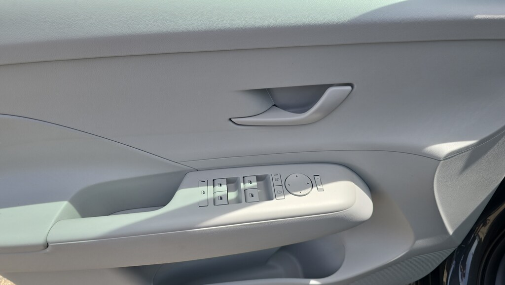 2026 Hyundai Kona SE - Photo 16