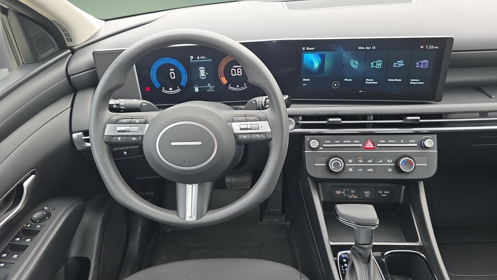 2025 Hyundai Tucson SE - Photo 12