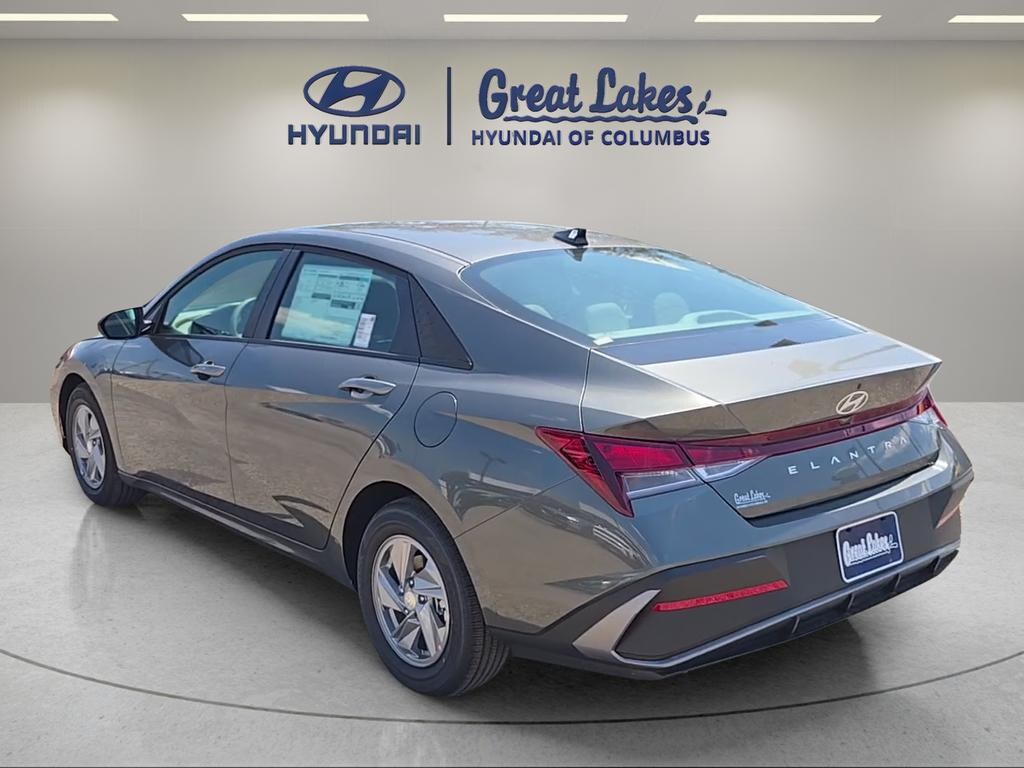 New 2026 Hyundai Elantra SE Sedan