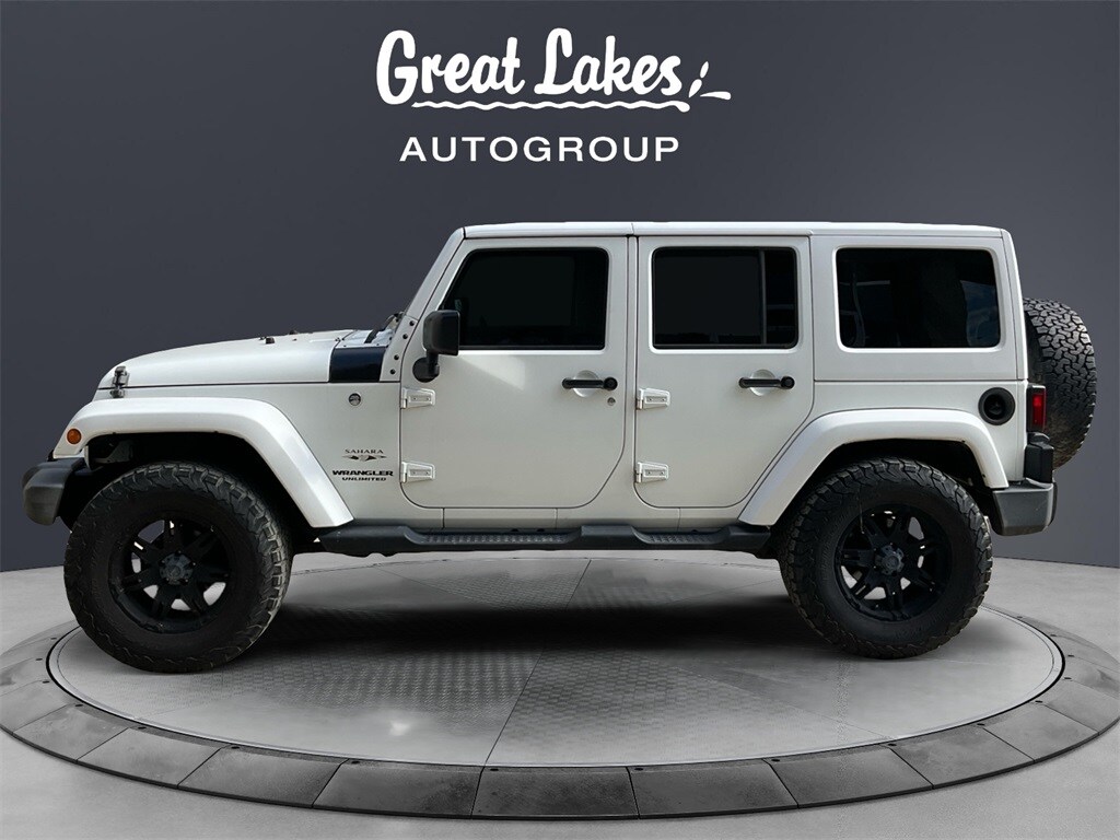 2016 Jeep Wrangler Unlimited Sahara photo 2