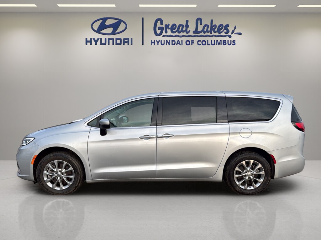 Used 2023 Chrysler Pacifica Touring L Van Passenger Van