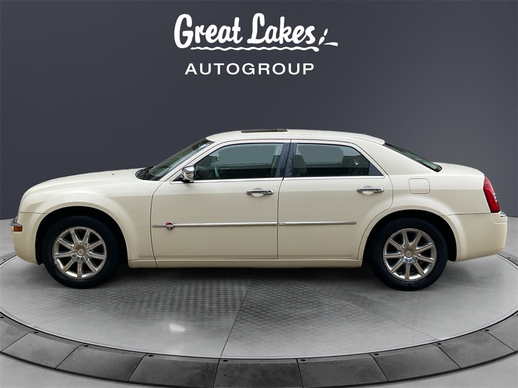 Used 2007 Chrysler 300 C Executive Series with VIN 2C3KA63H27H833710 for sale in Columbus, OH