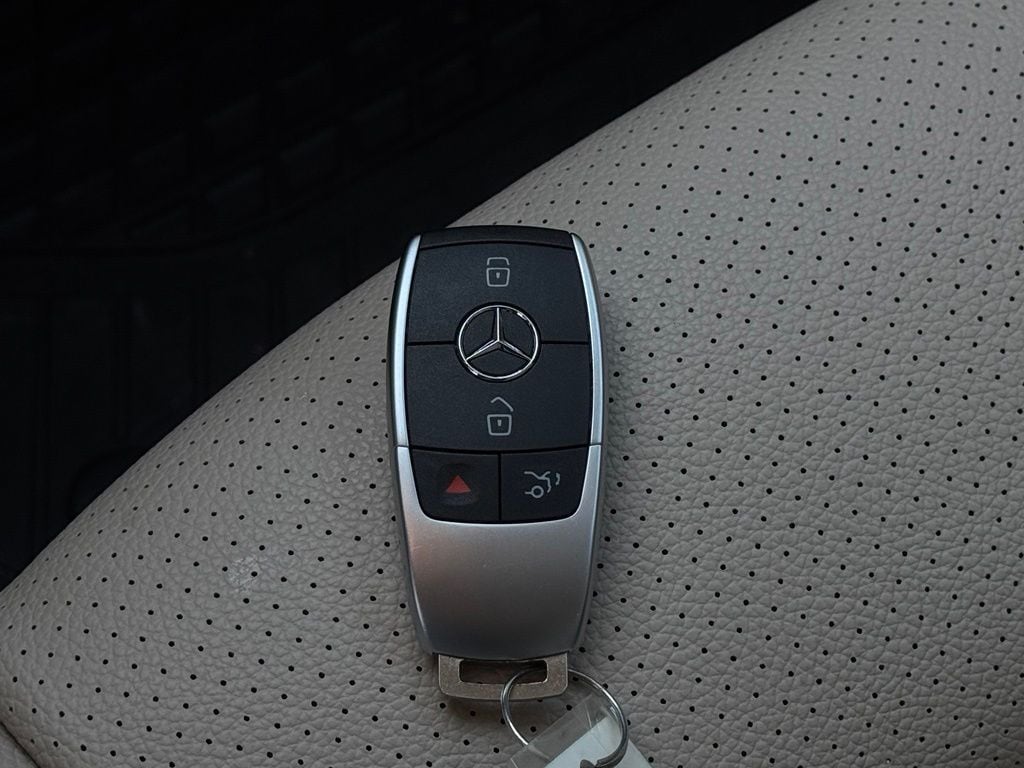 2020 Mercedes-Benz GLC GLC300 - Photo 33