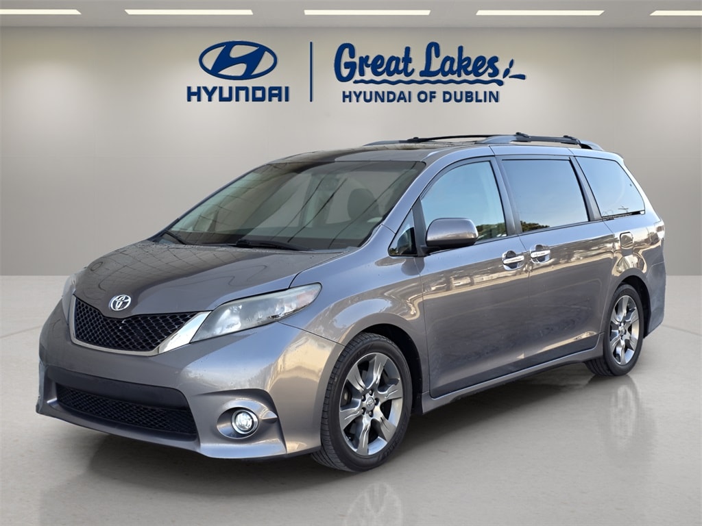 2014 Toyota Sienna SE's photo