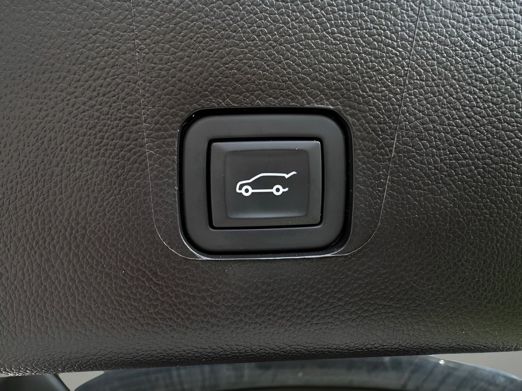 2023 Chevrolet Traverse Premier - Photo 12