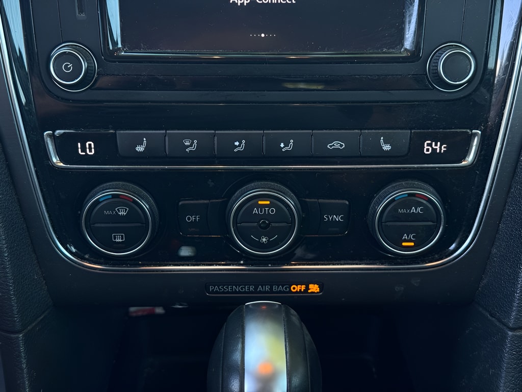 2017 Volkswagen Passat R-Line - Photo 30