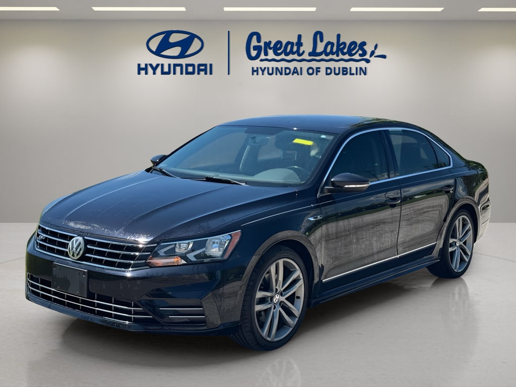 2017 Volkswagen Passat 1.8T R-Line w/ Comfort Pkg. Auto's photo