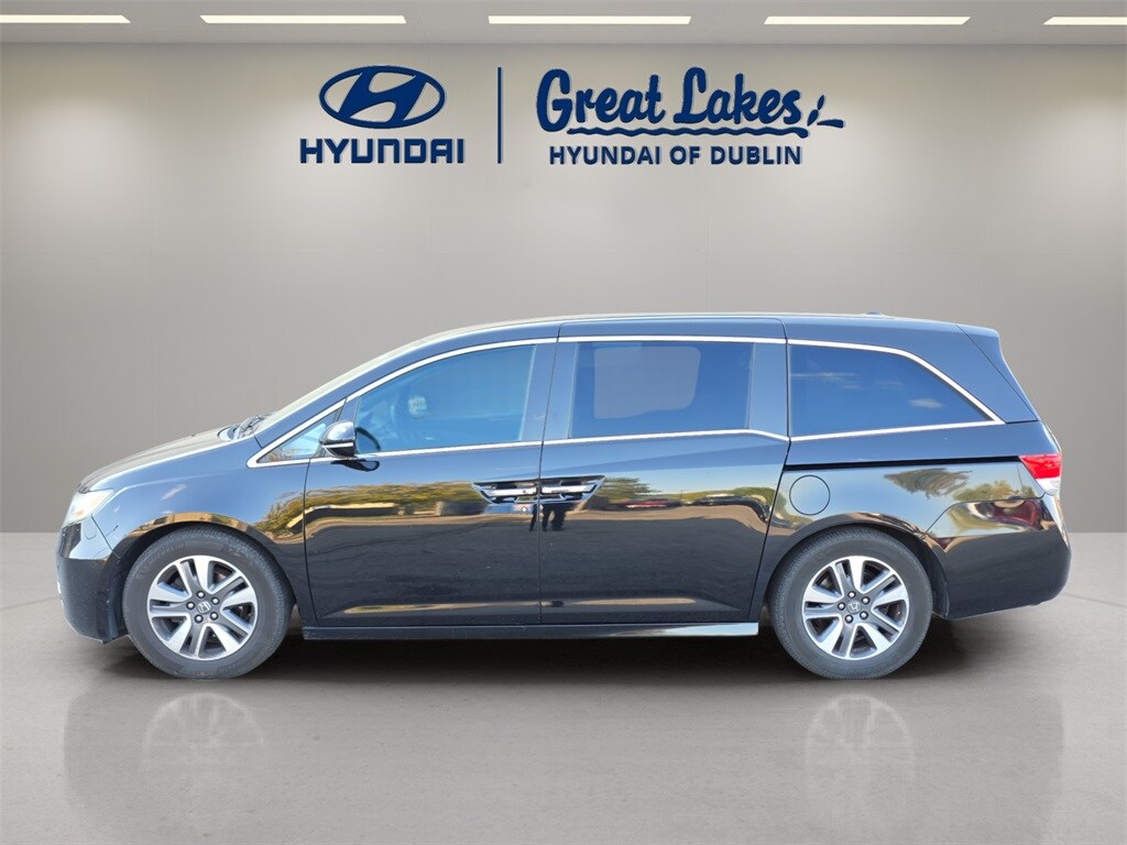 2015 Honda Odyssey Touring photo 2