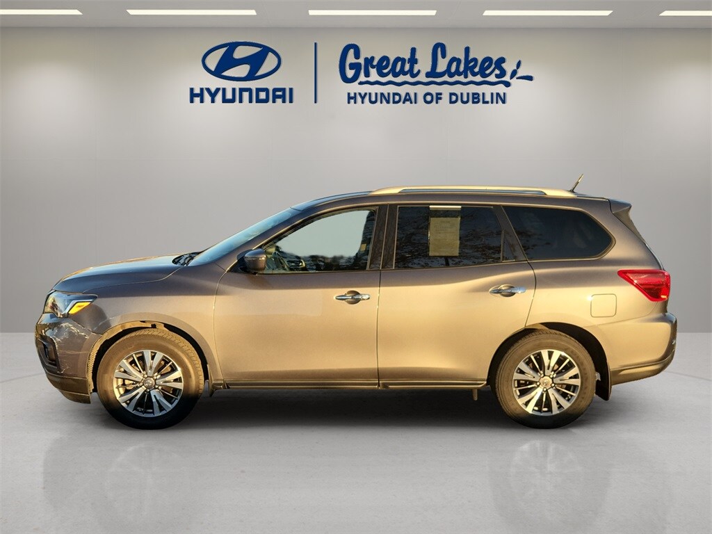 2018 Nissan Pathfinder SV photo 2