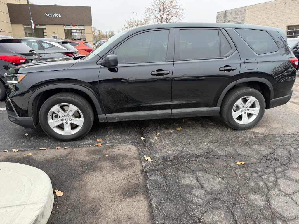Used 2023 Honda Pilot LX SUV