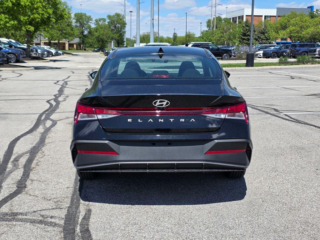 New 2026 Hyundai Elantra SE Sedan
