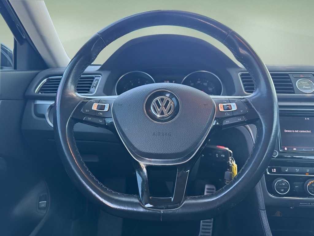 2017 Volkswagen Passat R-Line - Photo 21