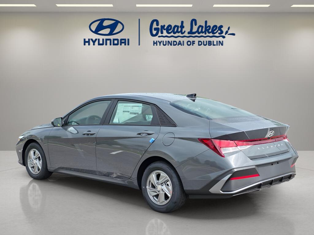 New 2026 Hyundai Elantra SE Sedan