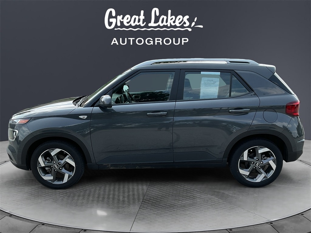 Used 2024 Hyundai Venue SEL with VIN KMHRC8A33RU299233 for sale in Columbus, OH