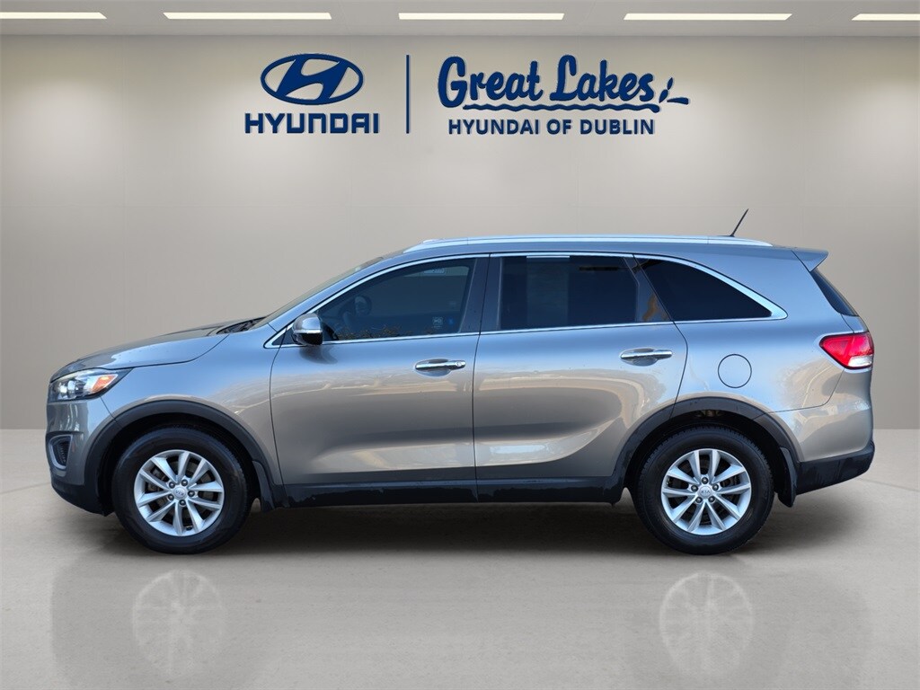 2017 Kia Sorento LX photo 2