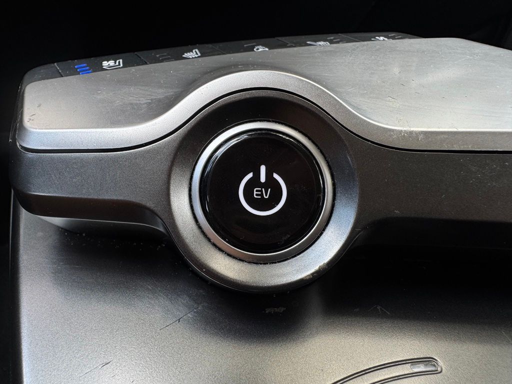 2023 Kia EV6 Wind - Photo 24