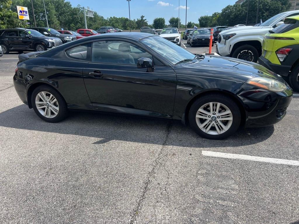 Used 2008 Hyundai Tiburon GS with VIN KMHHM66D58U288098 for sale in Columbus, OH