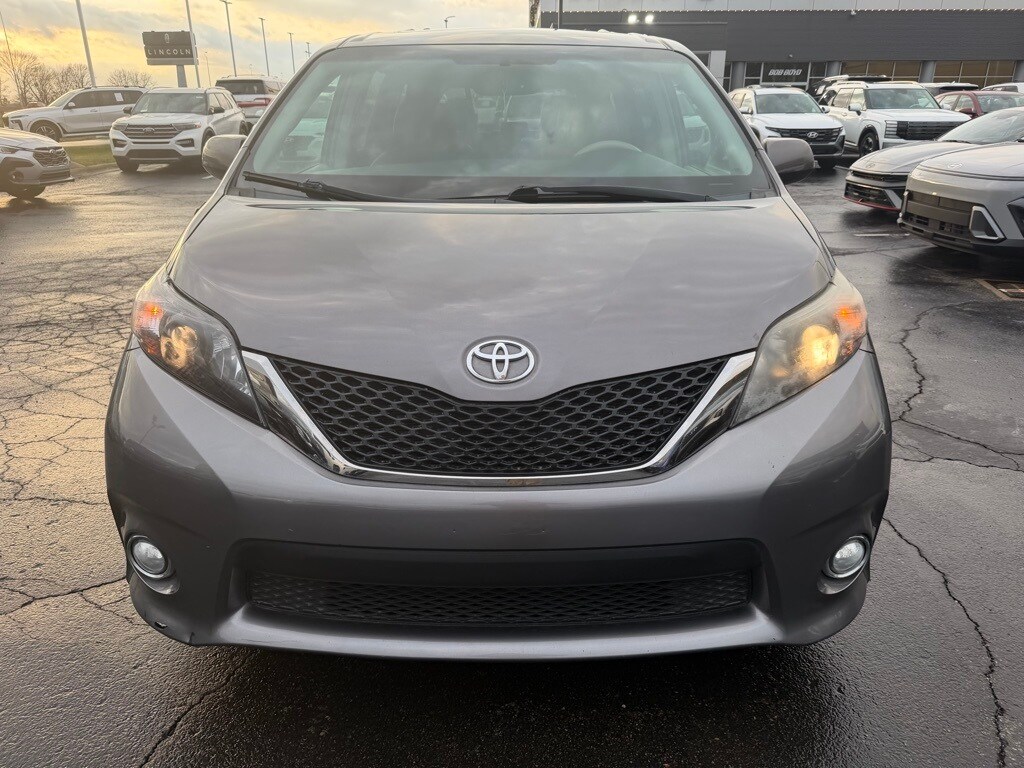 Used 2014 Toyota Sienna SE Van