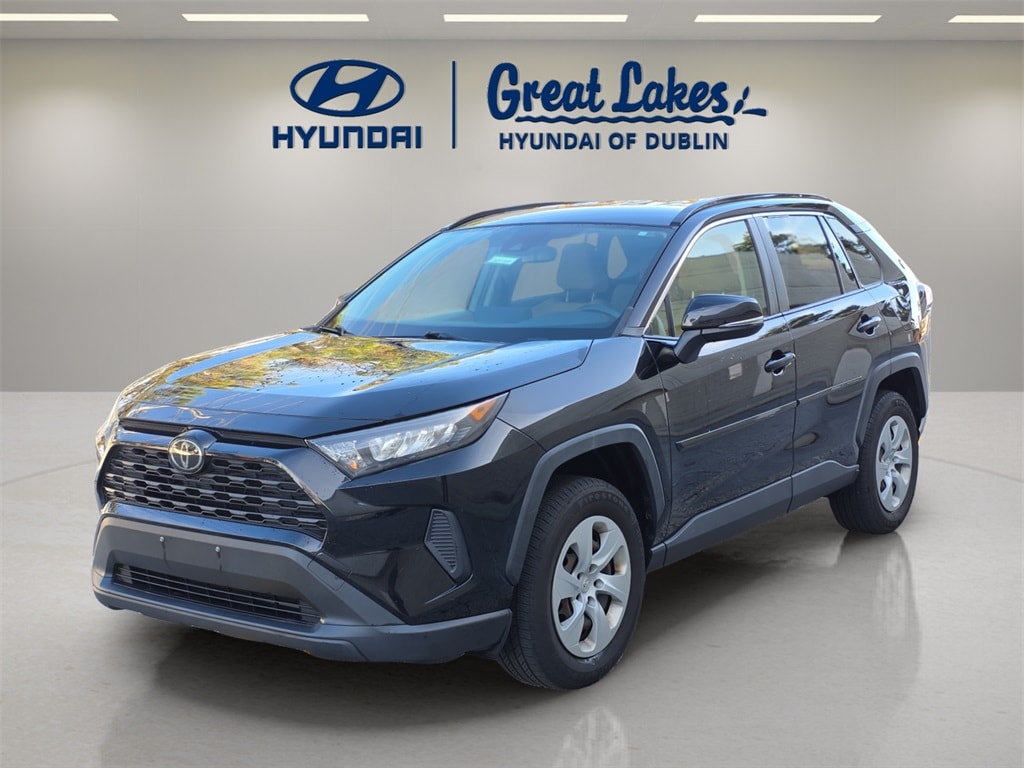 2019 Toyota RAV4 LE's photo