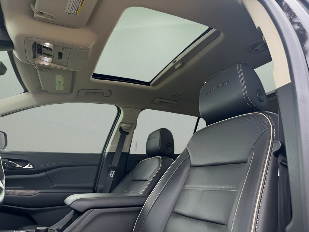 2020 GMC Acadia Denali - Photo 19
