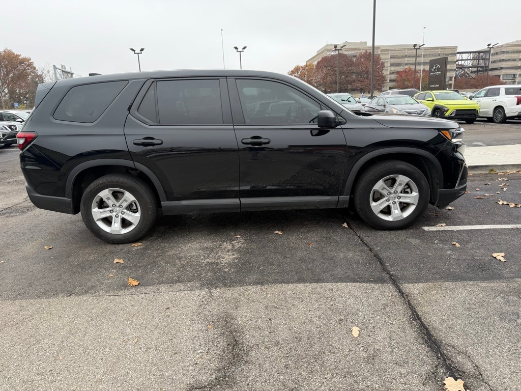 Used 2023 Honda Pilot LX SUV