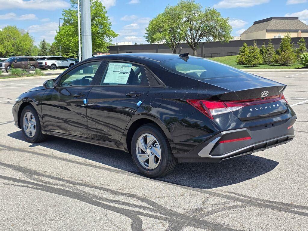 New 2026 Hyundai Elantra SE Sedan