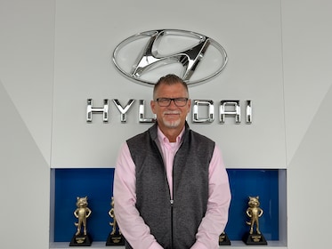 Staff member Bob Hyndman from ID_bd7045