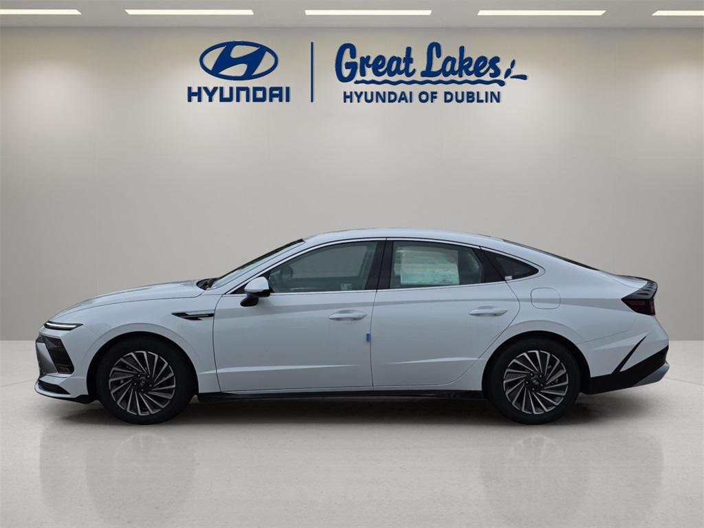 2025 Hyundai Sonata Hybrid SEL photo 2