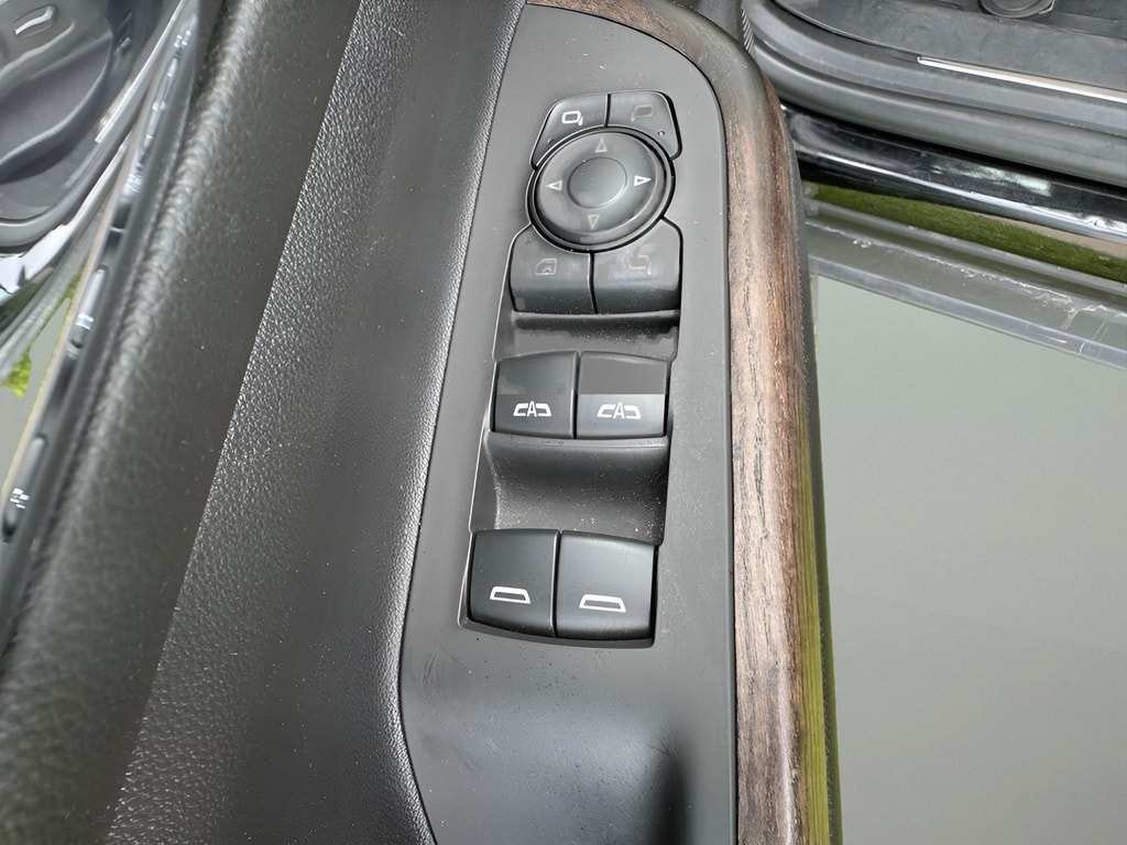 2020 GMC Acadia Denali - Photo 17