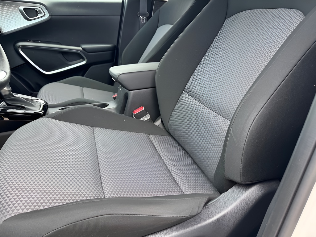 2023 Kia Soul S - Photo 17