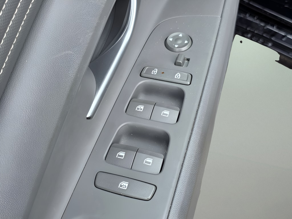 2024 Hyundai Elantra SEL - Photo 17