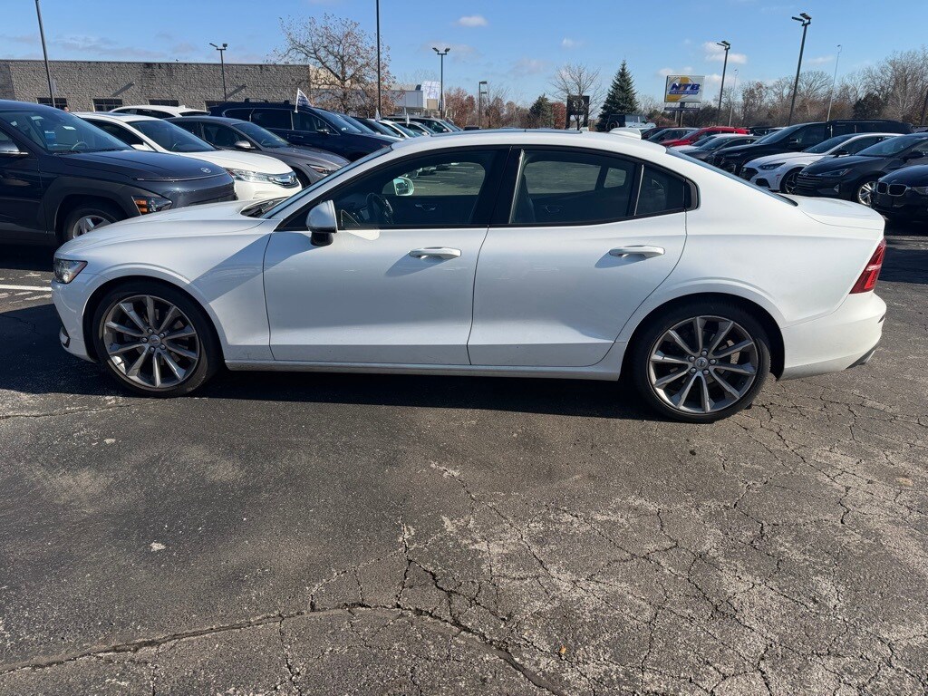 Used 2020 Volvo S60 T5 Momentum Sedan