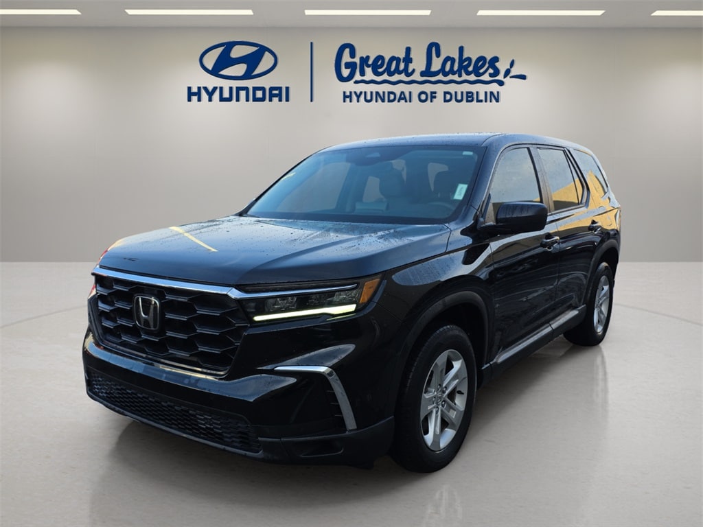 2023 Honda Pilot LX's photo