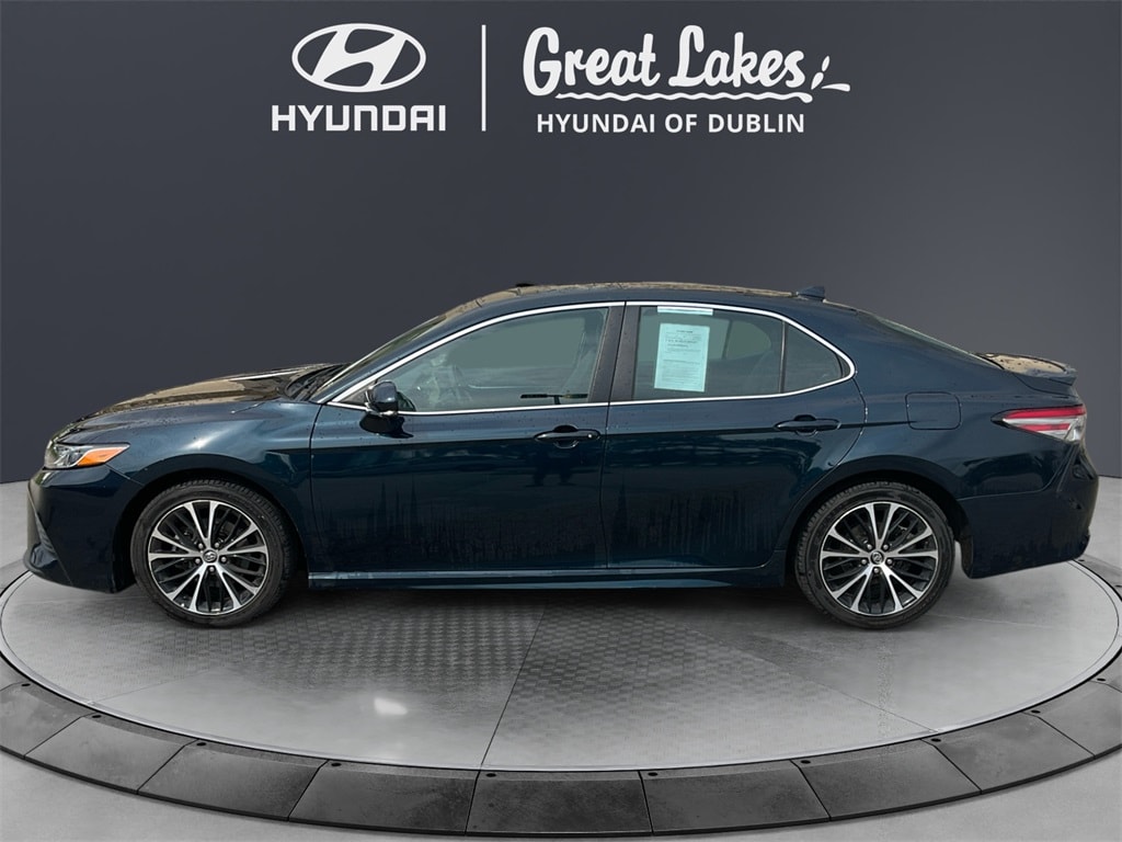 Used 2018 Toyota Camry SE with VIN 4T1B11HKXJU662336 for sale in Columbus, OH