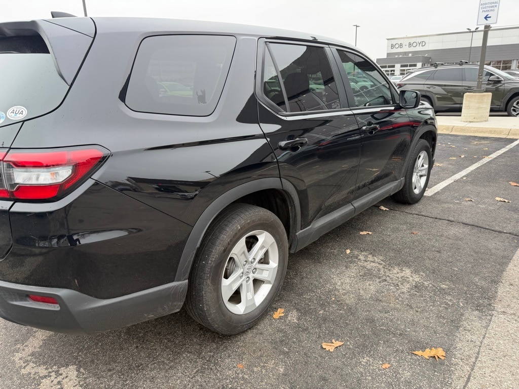 Used 2023 Honda Pilot LX SUV