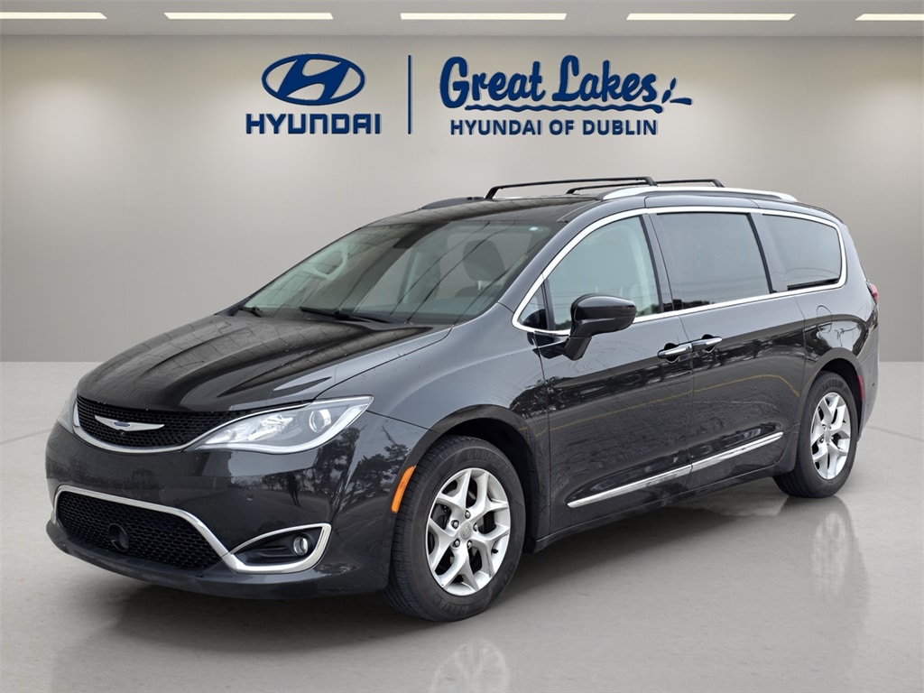 2019 Chrysler Pacifica Touring L Plus's photo