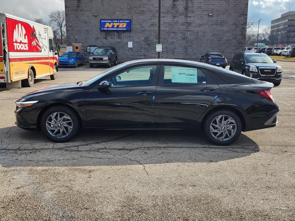 New 2026 Hyundai Elantra Hybrid Blue Sedan