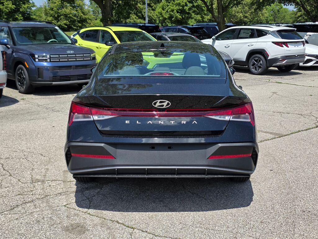 New 2026 Hyundai Elantra SE Sedan