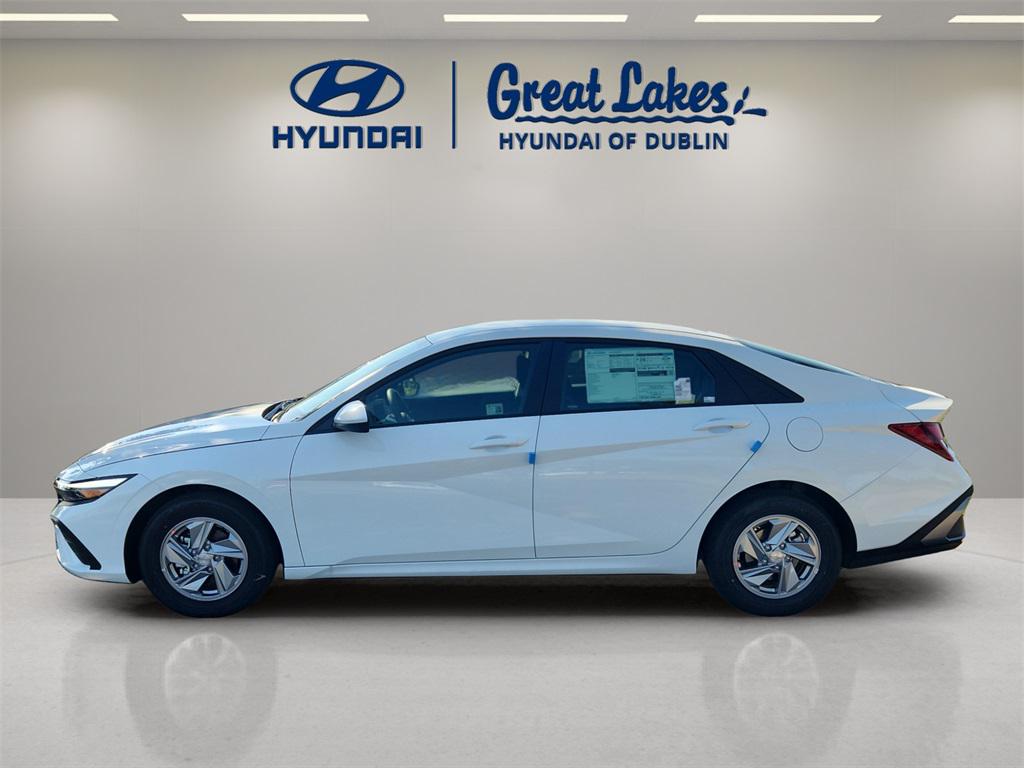 2025 Hyundai Elantra SE photo 2