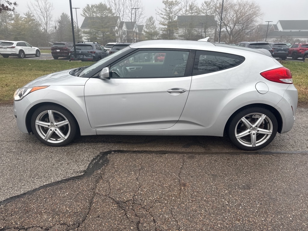 2016 Hyundai Veloster Base's photo
