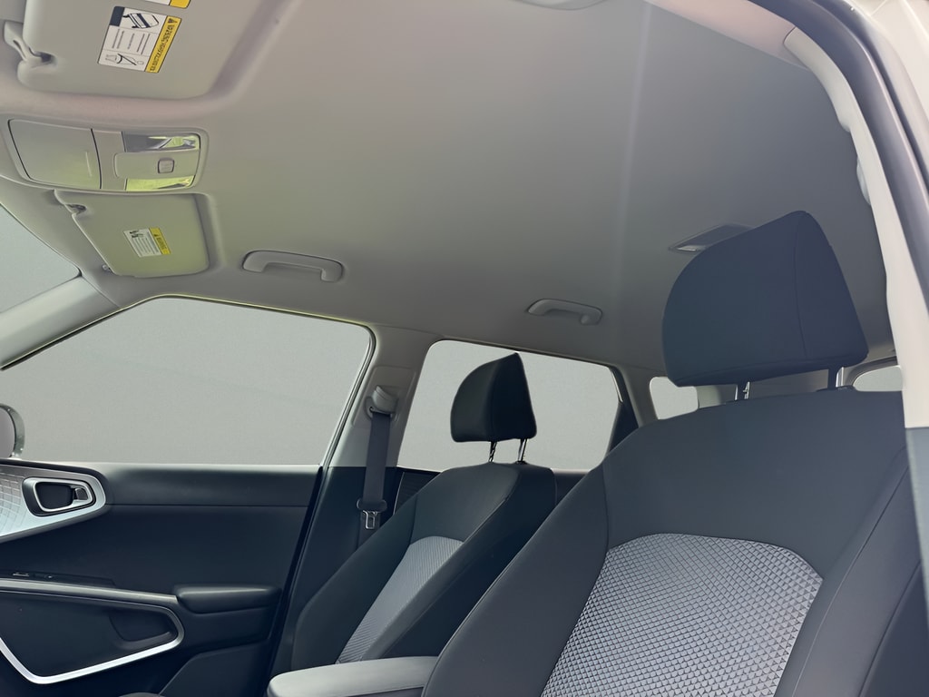 2023 Kia Soul S - Photo 18