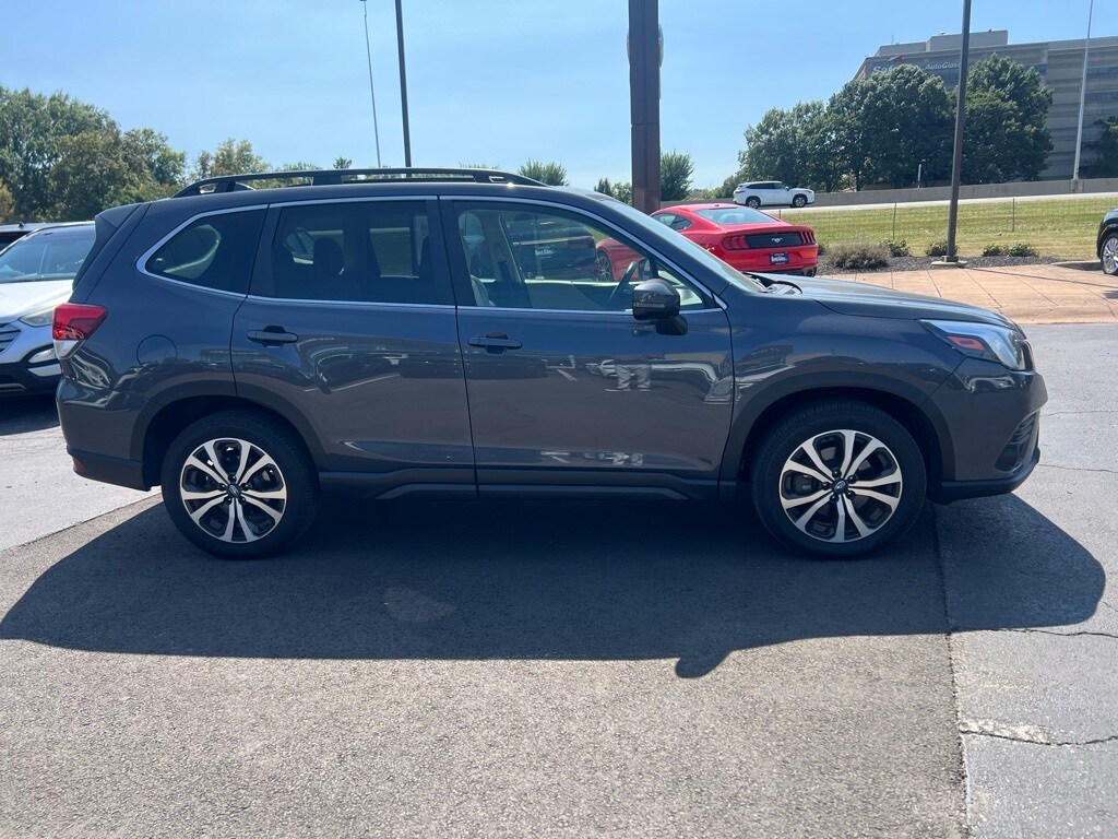 2022 Subaru Forester Limited photo 2